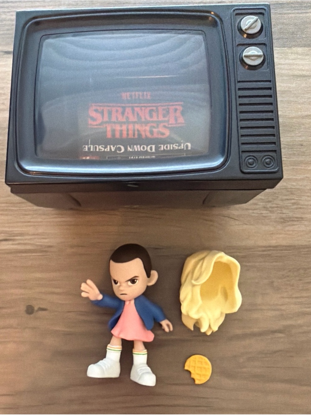 Stranger Things Eleven 11 upside down capsule figure